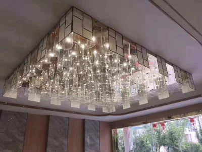 Lámpara LED de techo de Color blanco de diseño grande personalizada para proyecto de Hotel, lámpara de techo con acabado cromado de hierro y cristal para vestíbulo